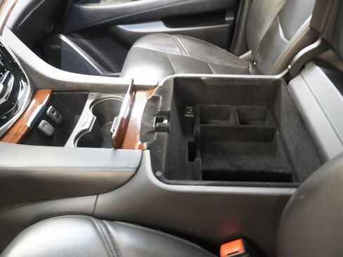 Used 2019 Cadillac Escalade ESV Luxury image 28