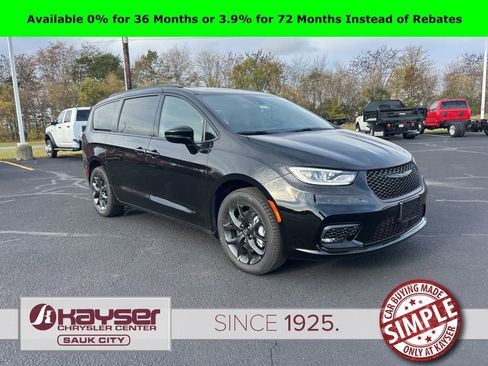 New 2026 Chrysler Pacifica Limited w/ S Appearance Package image 1