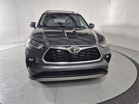 Used 2023 Toyota Highlander Platinum image 8