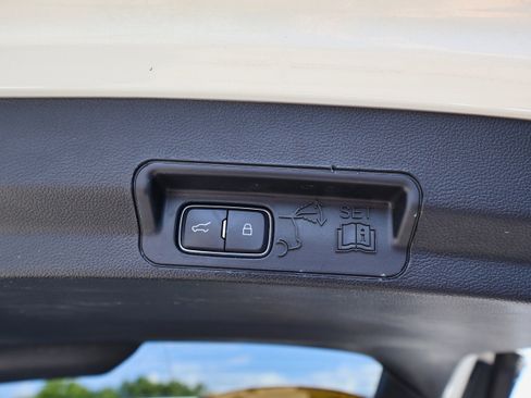 Used 2020 Ford Explorer XLT w/ Equipment Group 202A image 10