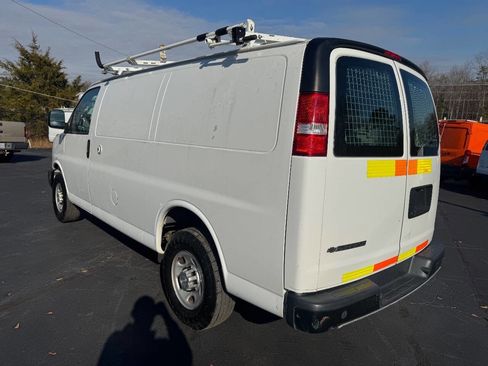 Used 2017 Chevrolet Express 2500 image 3