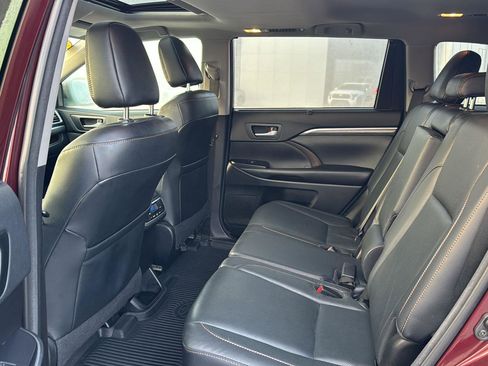 Used 2018 Toyota Highlander Limited image 9