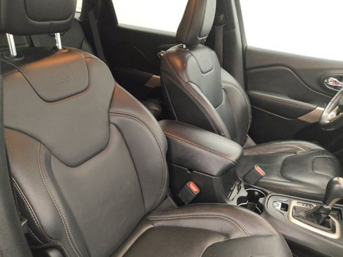Used 2018 Jeep Cherokee Limited FWD image 21
