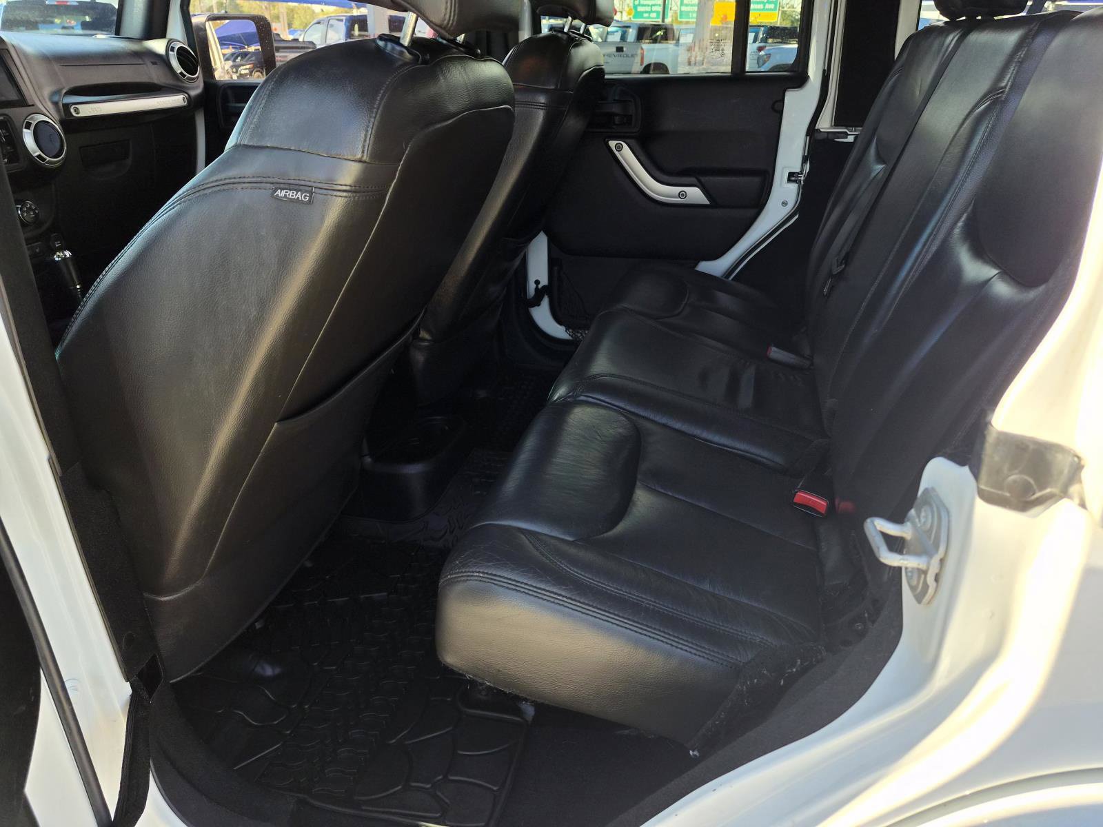 Used 2016 Jeep Wrangler Unlimited Sahara w/ Connectivity Group AWD/4WD image 3