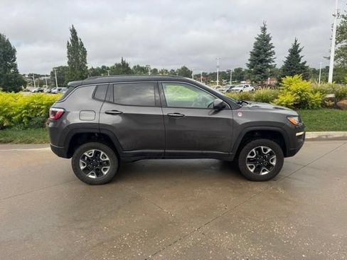 Used 2018 Jeep Compass Trailhawk w/ Leather Interior Group AWD/4WD image 2