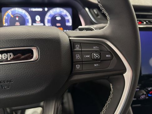 New 2025 Jeep Grand Cherokee Laredo X w/ Luxury Tech Group I AWD/4WD image 11