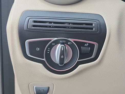 Used 2021 Mercedes-Benz GLC 300 4MATIC image 26