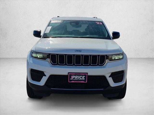 Used 2023 Jeep Grand Cherokee Laredo w/ Trailer Tow Prep Group (B) AWD/4WD image 2