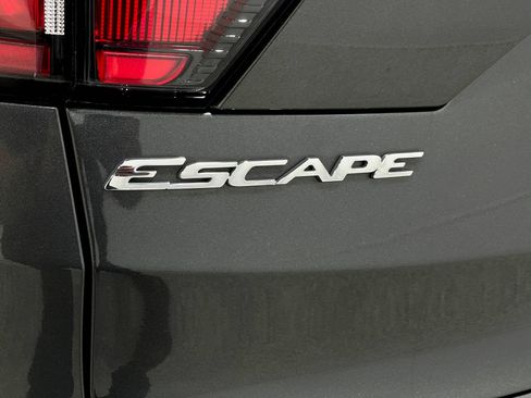 Used 2018 Ford Escape SEL FWD image 37