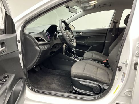 Used 2020 Hyundai Accent SE FWD image 3