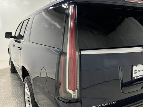 Used 2017 Cadillac Escalade ESV Platinum image 40
