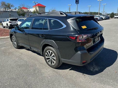 Used 2023 Subaru Outback Premium image 9