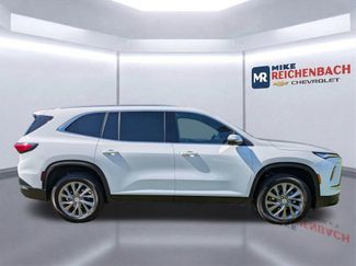 Used 2025 Buick Enclave Preferred FWD video 3