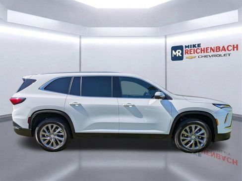 Used 2025 Buick Enclave Preferred FWD image 3