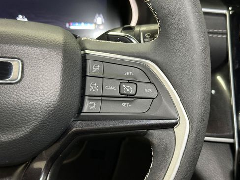 Used 2023 Jeep Grand Cherokee Altitude AWD/4WD image 26