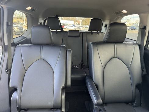 Used 2025 Toyota Grand Highlander AWD image 9