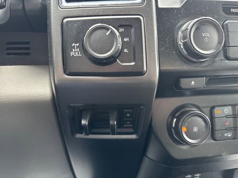 Used 2017 Ford F250 XLT w/ XLT Premium Package AWD/4WD image 29