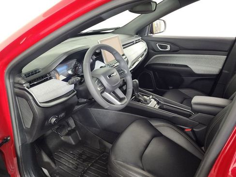 Used 2024 Jeep Compass Latitude image 12