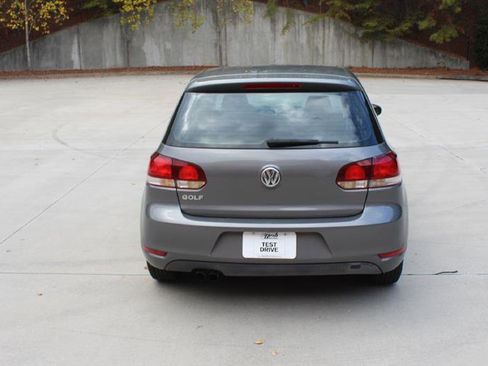Used 2010 Volkswagen Golf 4-Door image 4