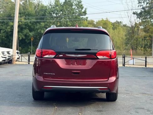 Used 2017 Chrysler Pacifica Touring-L Plus image 6