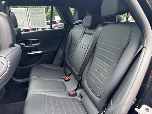 Used 2025 Mercedes-Benz GLC 300 4MATIC image 26