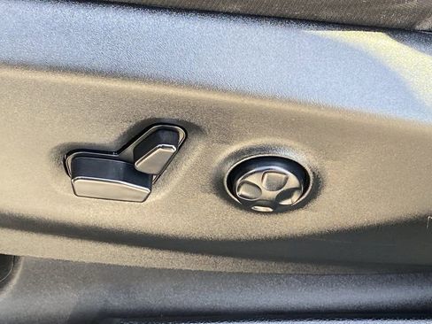 Used 2024 Chrysler Pacifica Touring FWD image 25