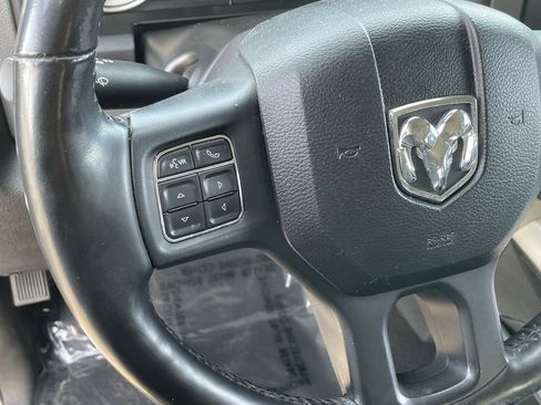 Certified 2020 RAM 1500 Classic SLT w/ Luxury Group image 23