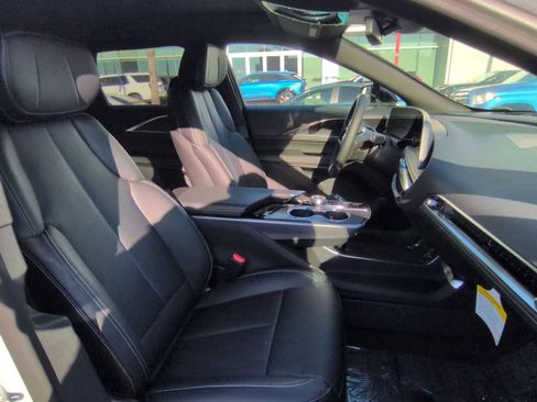 New 2025 Cadillac Lyriq Luxury image 28