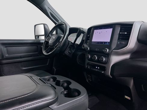 Used 2024 RAM 3500 Tradesman w/ Chrome Appearance Group image 28