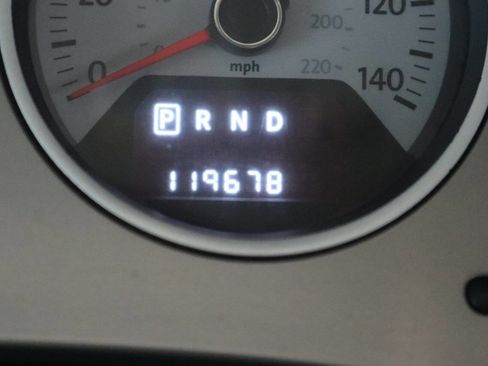 Used 2012 Volkswagen Routan SEL FWD image 36