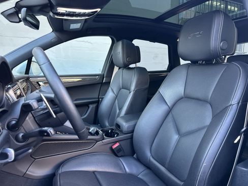 Used 2025 Porsche Macan GTS image 5