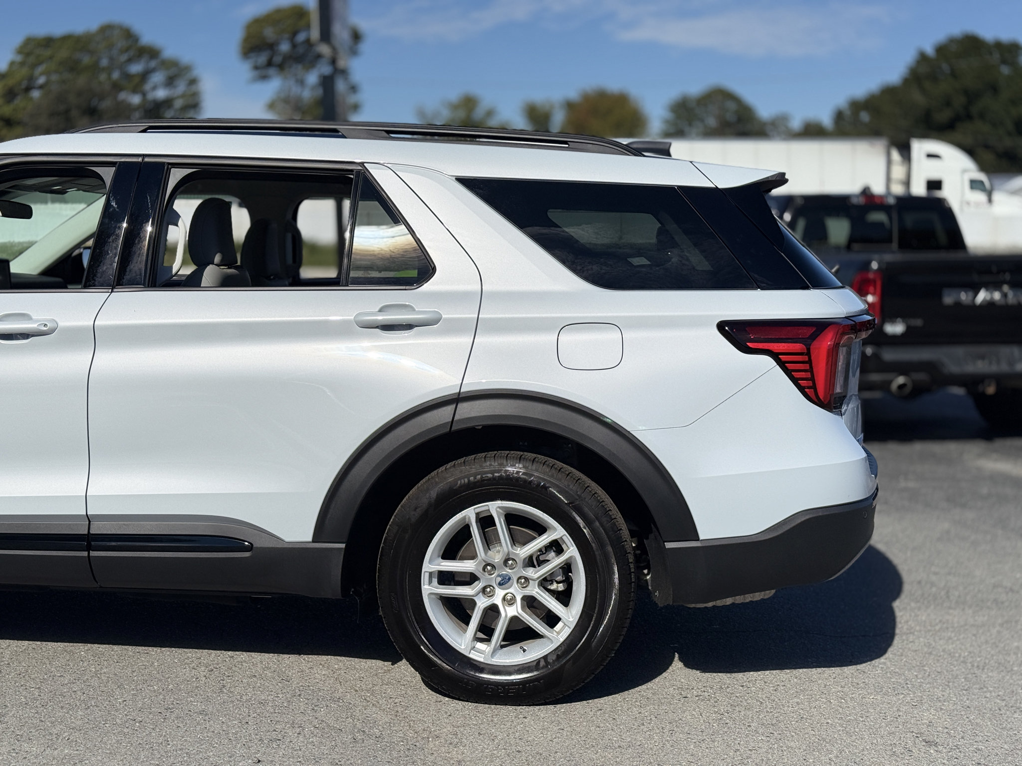 Used 2026 Ford Explorer Active w/ Active Comfort Package RWD image 6