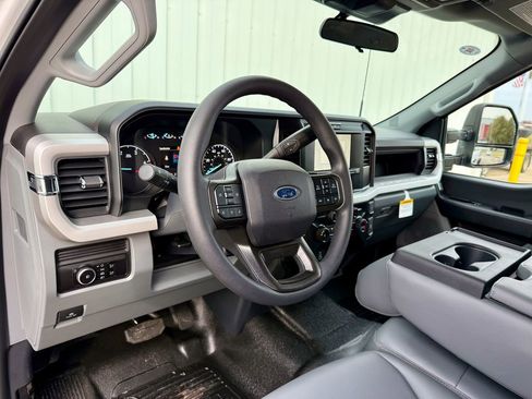 New 2026 Ford F550 4x4 Crew Cab image 9
