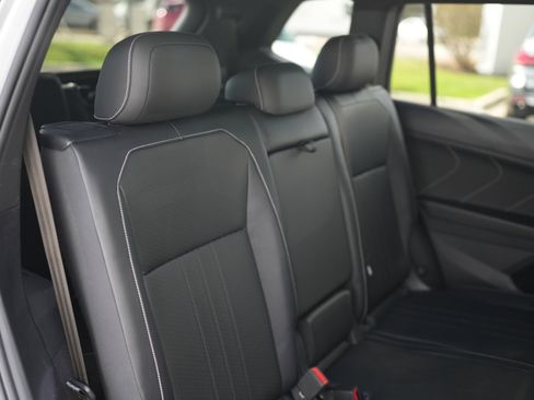 Certified 2022 Volkswagen Tiguan SE R-Line image 25