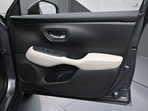 Certified 2026 Honda HR-V LX image 19