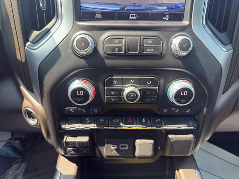 Used 2021 GMC Sierra 1500 SLT w/ SLT Premium Package AWD/4WD image 26