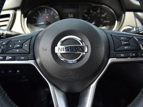 Used 2020 Nissan Rogue SV FWD image 19
