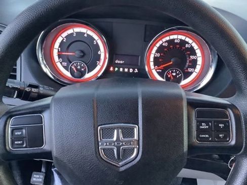 Used 2019 Dodge Grand Caravan SE image 18