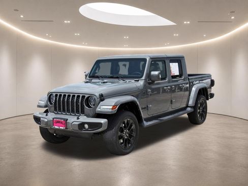 Used 2023 Jeep Gladiator Overland AWD/4WD image 3