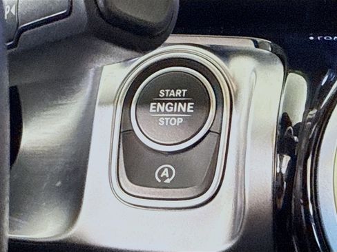 Used 2025 Mercedes-Benz GLB 250 image 21