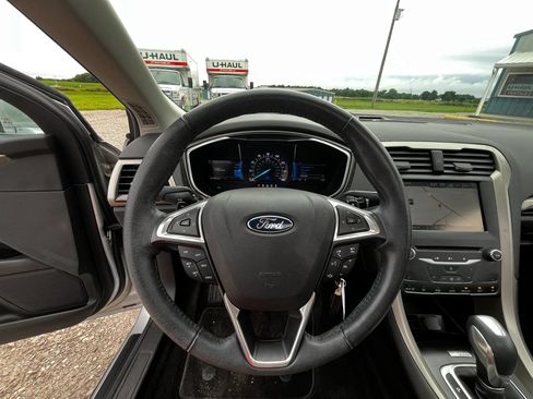 Used 2015 Ford Fusion SE w/ Equipment Group 202A FWD image 15