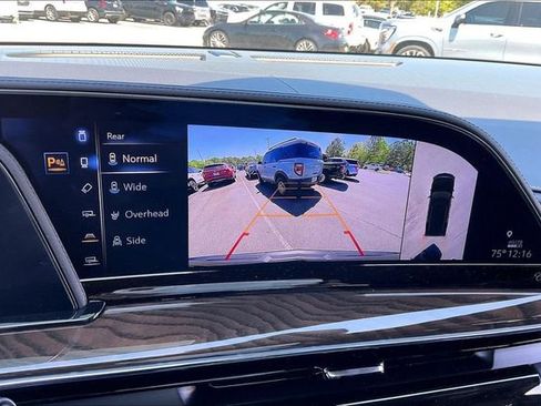 Used 2024 Cadillac Escalade Premium Luxury Platinum AWD/4WD image 11