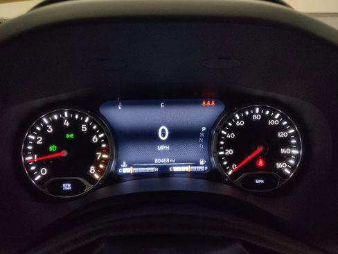 Used 2019 Jeep Renegade Limited w/ UConnect 8.4 Nav Group AWD/4WD image 23