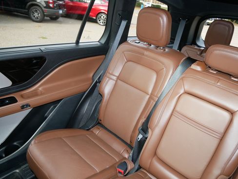 Used 2022 Lincoln Aviator Reserve w/ Equipment Group 201A image 11