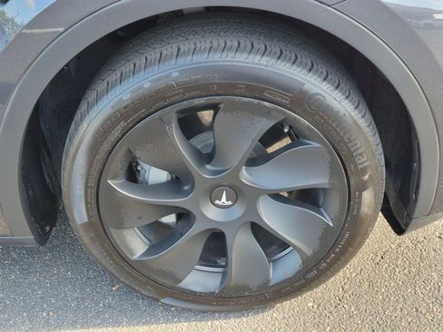 Used 2024 Tesla Model Y Long Range RWD image 25