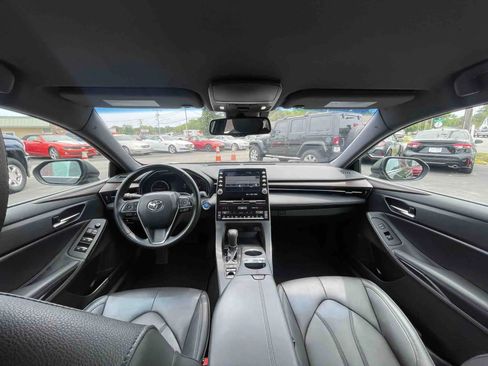 Used 2019 Toyota Avalon XLE image 16