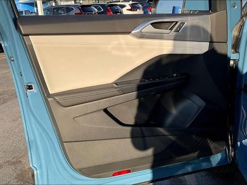 New 2025 Volkswagen Taos SE image 22