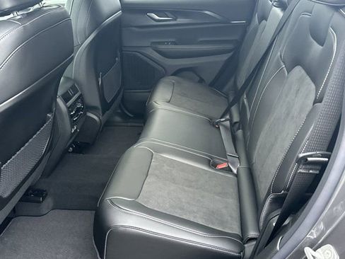 New 2025 Jeep Grand Cherokee Altitude image 23