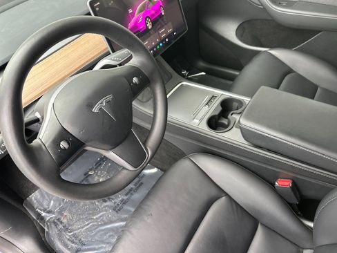 Used 2023 Tesla Model Y Long Range image 10