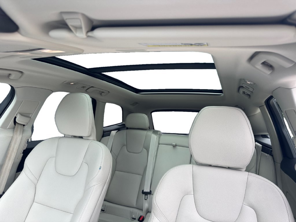 Certified 2024 Volvo XC60 B5 Plus w/ Protection Package Premier AWD/4WD image 20